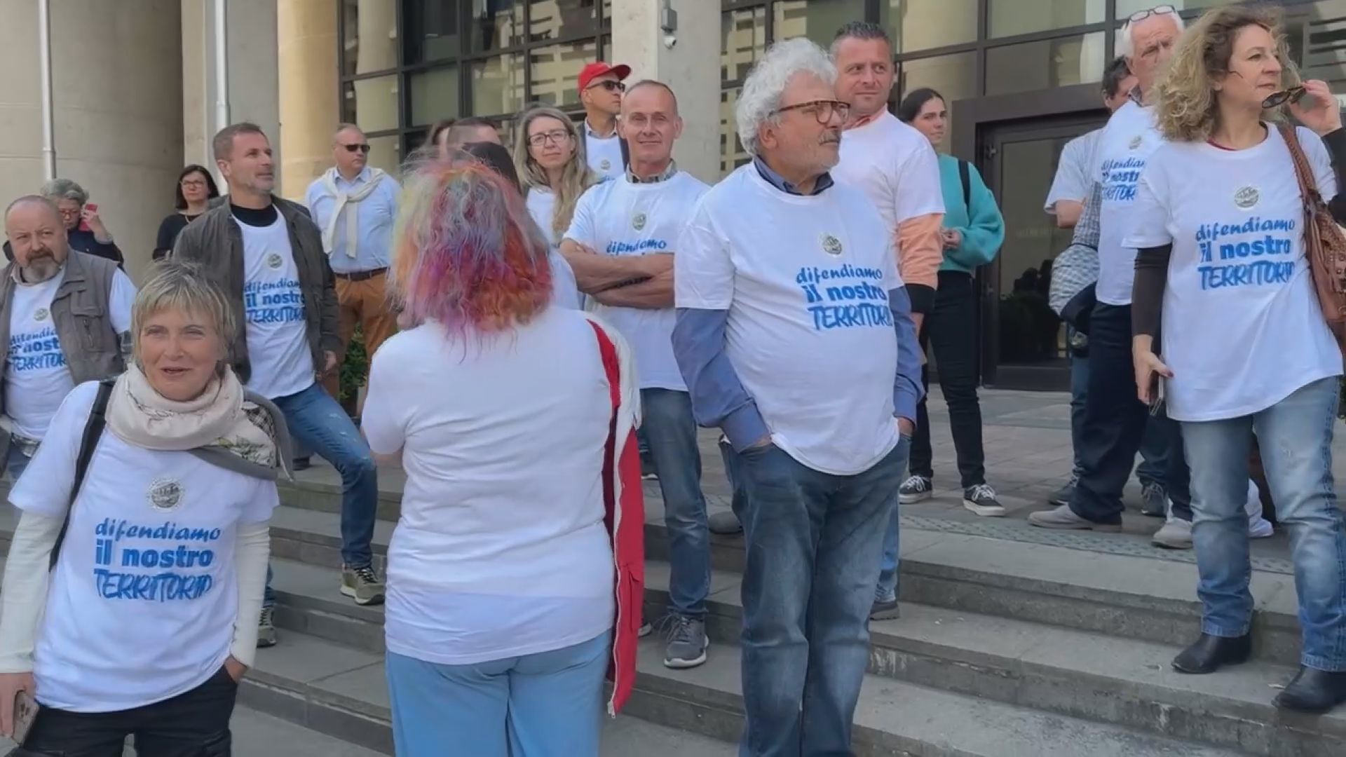 Sit-in dei comitati contro il quadruplicamento della linea ferroviaria Bologna-Castel Bolognese