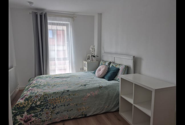 Huge double room near Canary Wharf Main Photo