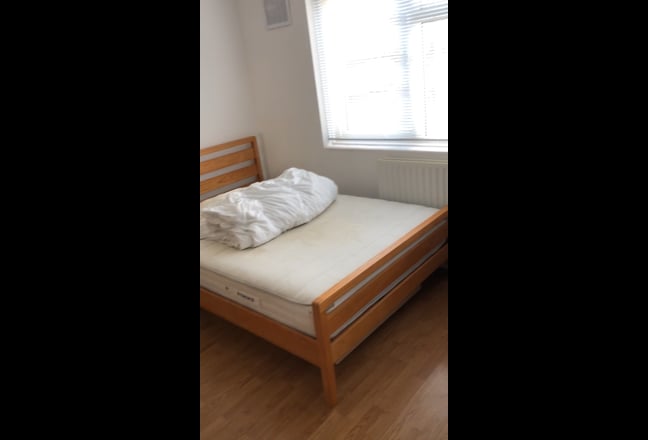 Big Room for June + August (2 Mins from Stockwell) Main Photo