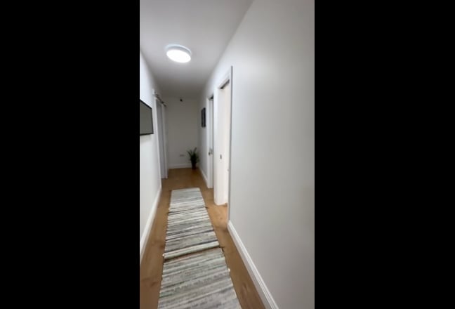 Beautiful Modern Rooms Available  Main Photo