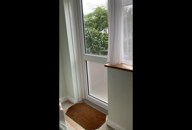 Self contained single room & ensuite,KT6 Main Photo