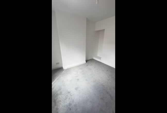  Newly refurbished 3/4 bedroom house Main Photo