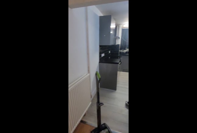 2 bed Flat £500 WHOLE PLACE water and electric Inc Main Photo