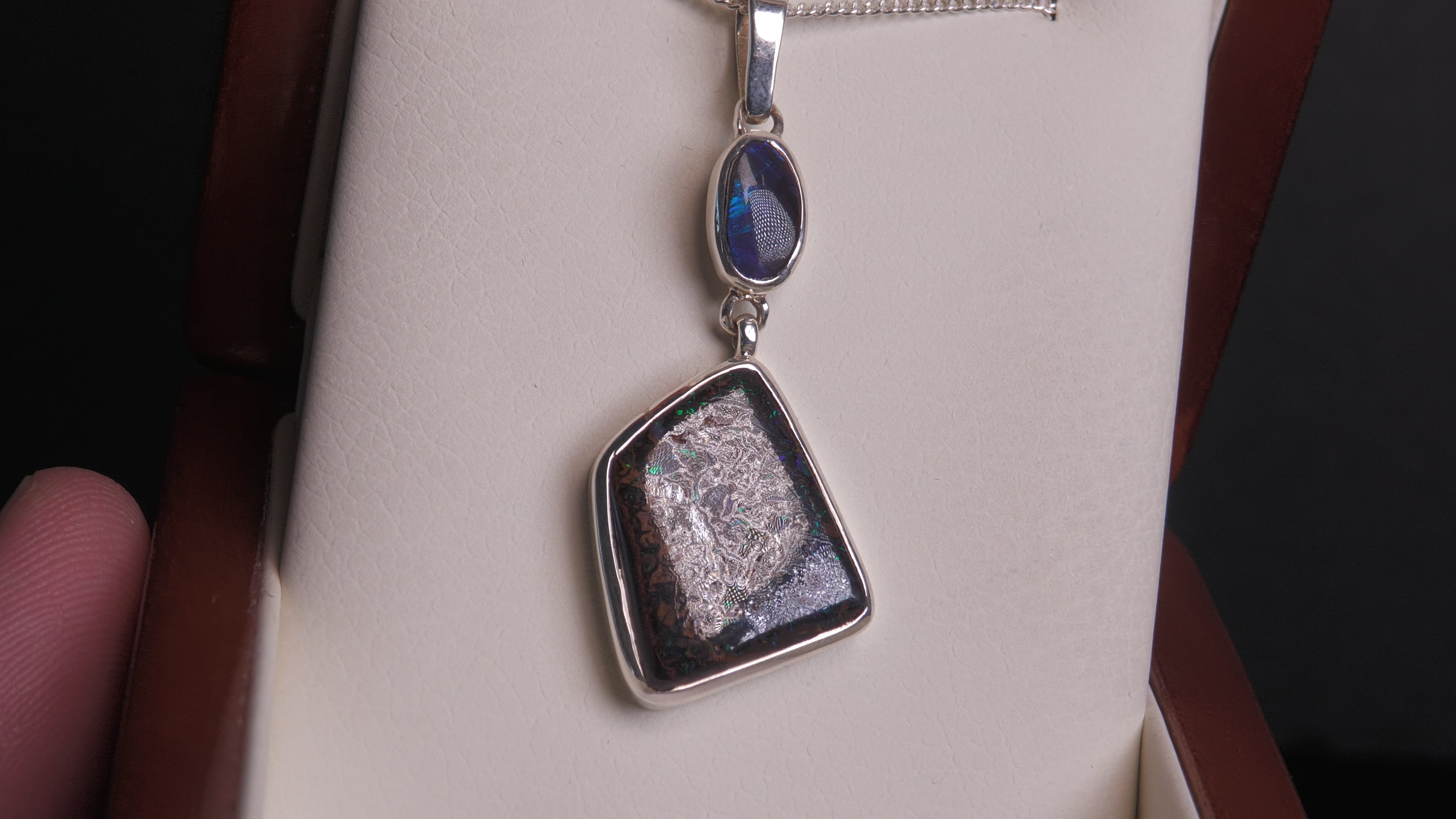 Pendant- J4274316 main image 0
