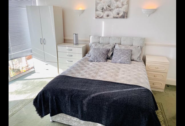 Giant Size Bedroom Available in Surrey Quays. Main Photo