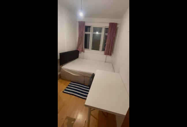 Super Cheap Double Room Near Shadwell/ Bank Main Photo