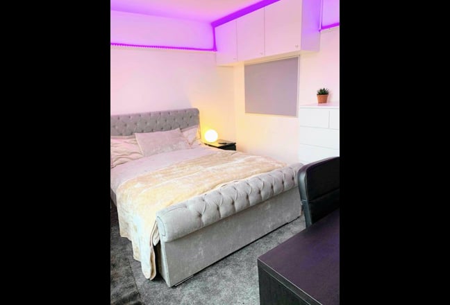 NEW 6-Bed Student Home in Leeds from £99ppw Main Photo