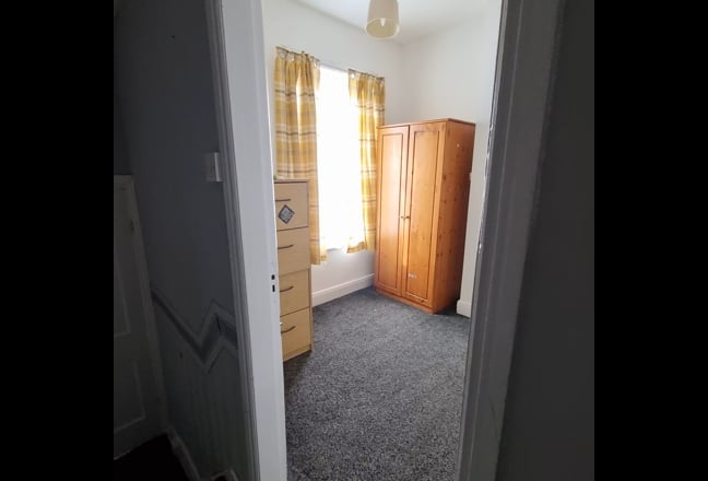 4 Bedrooms available in big house  Main Photo