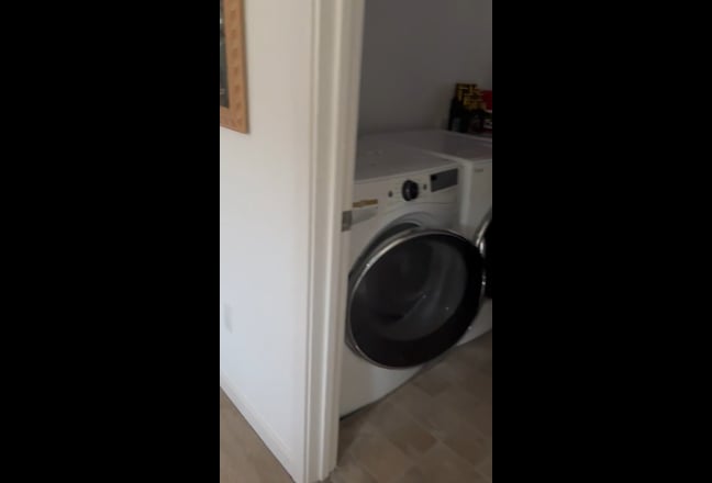 $900 Room with Private Bath, 1/3 of utilities Main Photo