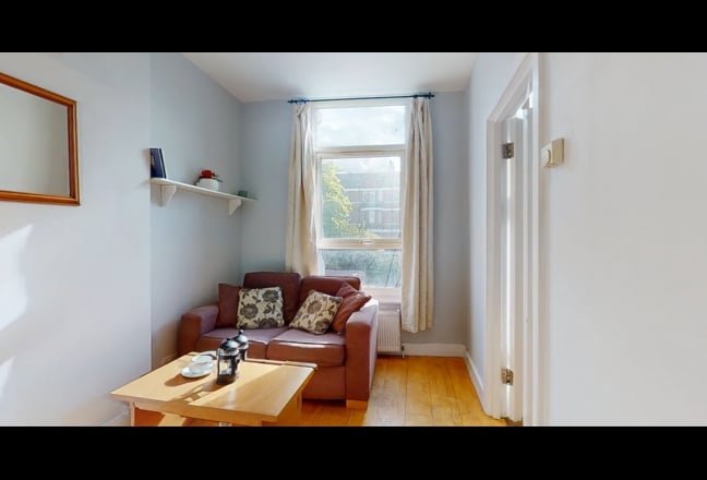 2 Bed Flat, Chiswick High Road Main Photo
