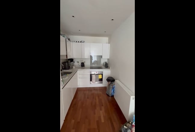 2 bed flat next to Greenwich Station  Main Photo