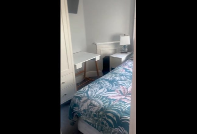 Lovely Double Room in Family Home, 2 Mins to Tube Main Photo