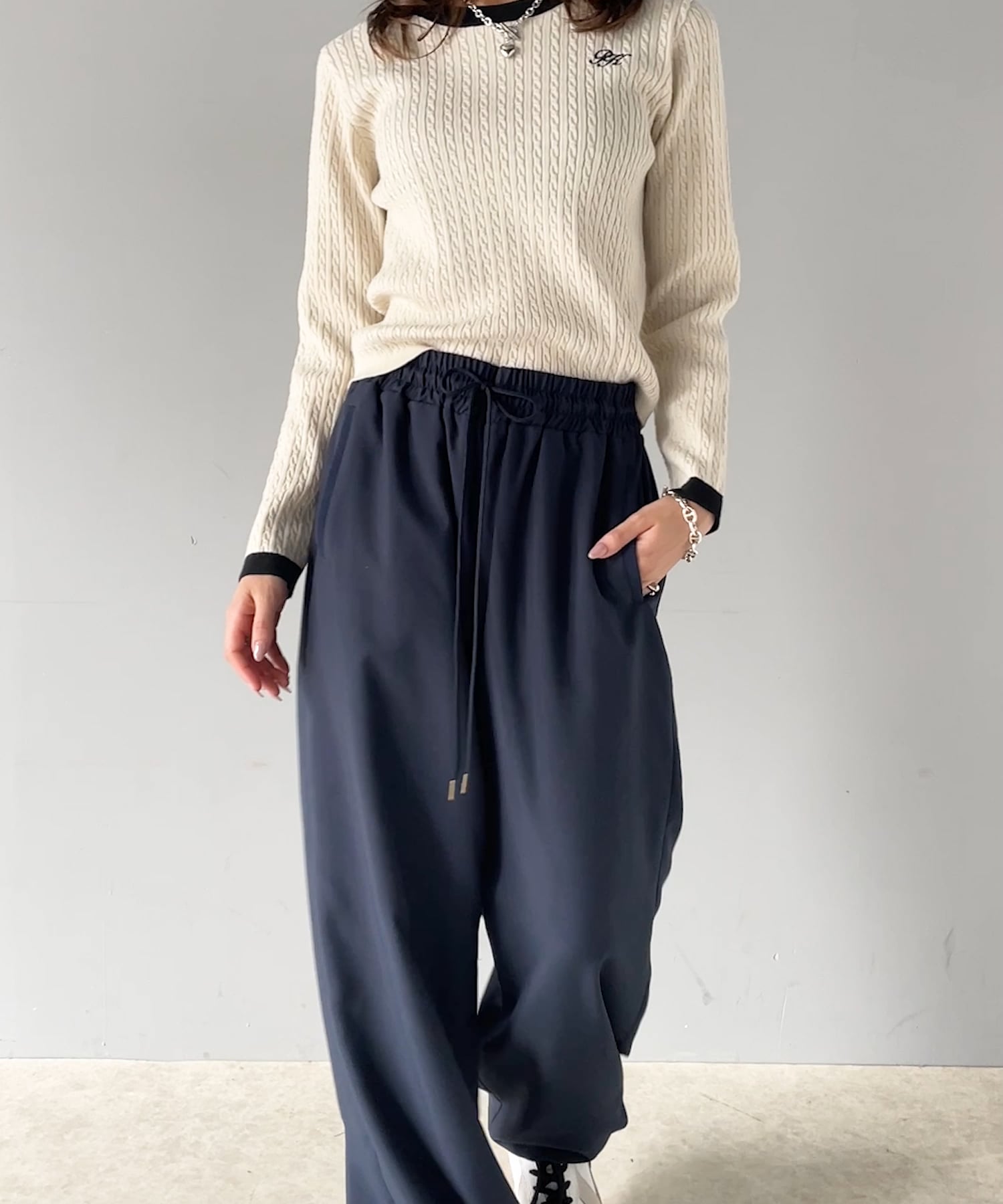 Javaコラボ》裾ドロスト刺繍オーバーサイズ トラックパンツ