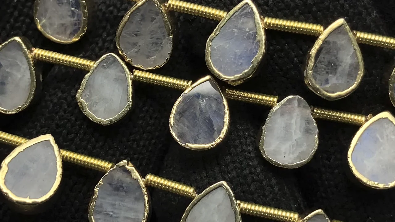 動画】レインボームーンストーン 枠留めペアシェイプ 半連/1連(約16cm