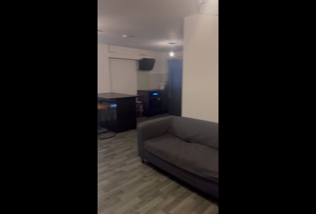 Replacement tenant  Main Photo