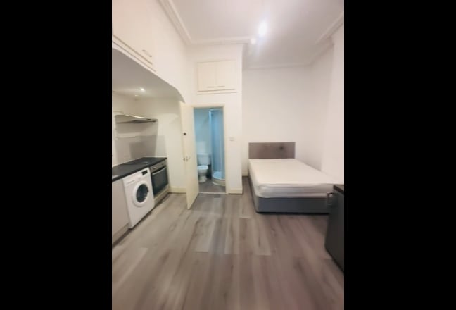    Studio  in Kenton Avenue,  Harrow  HA1  Main Photo