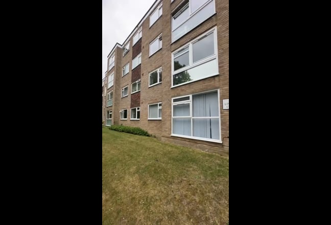 2 Bedroom Flat to Rent in Sutton  Main Photo