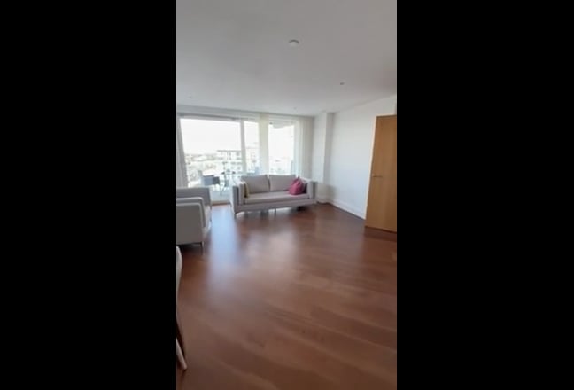 One bedroom with private bathroom available  Main Photo