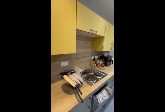1 bed Flat  Portsmouth 1 minute walk train station Main Photo