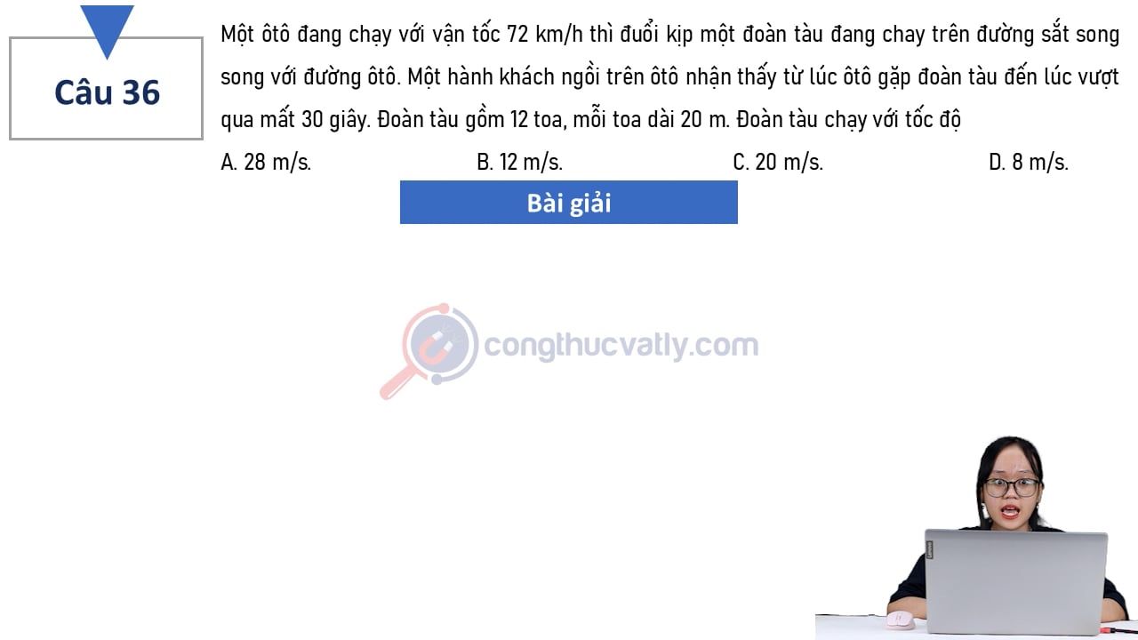 Một ôtô đang chạy với vận tốc 72 km/h thì đuổi kịp một đoàn tàu đang chạy trên đường sắt song song với đường ôtô.