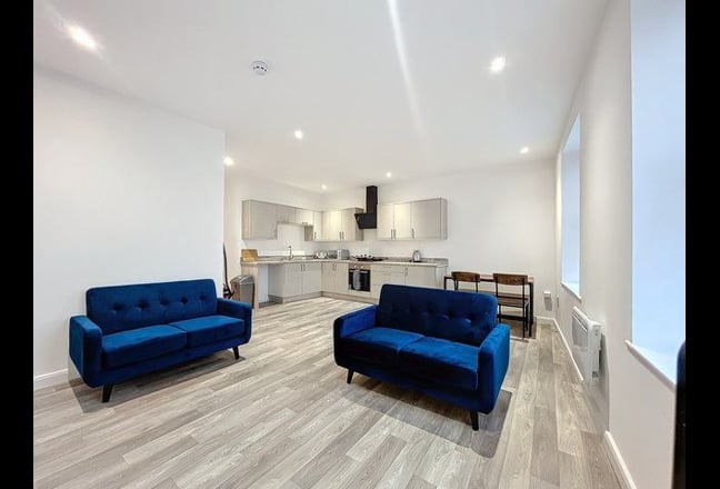 Refurbed & Ready For You- ensuite rooms Barnsley Main Photo