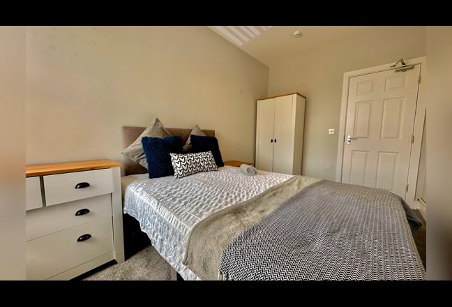 Photo 1: undefined
