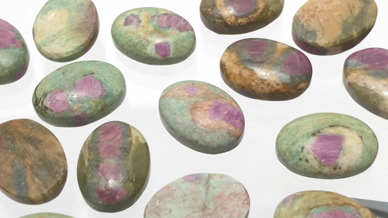 ルビーインフックサイト オーバル カボション18×13mm 2個