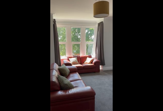 ⭐️ Newly Renovated Substantial 2 Bed Apartment Main Photo
