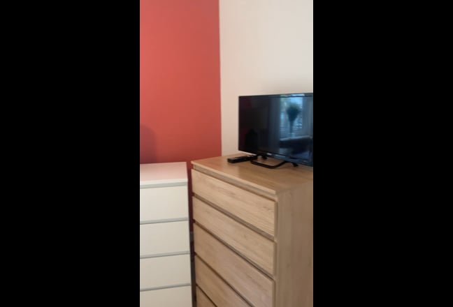 Room in Pimlico and Victoria area w/ BALCONY area Main Photo