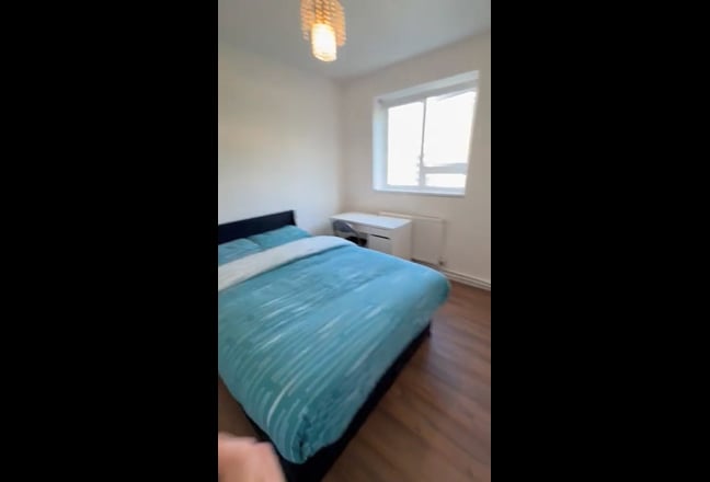 Bright Newly Refurbished Double Room Available Main Photo