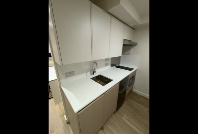 Bristol Cathedral Park Studio for Rent Main Photo