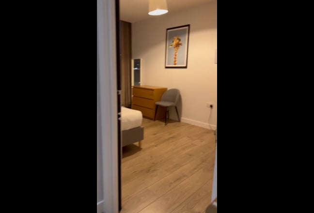 🏡 Stylish 3-Room Shared Apartment in Stratford, E Main Photo