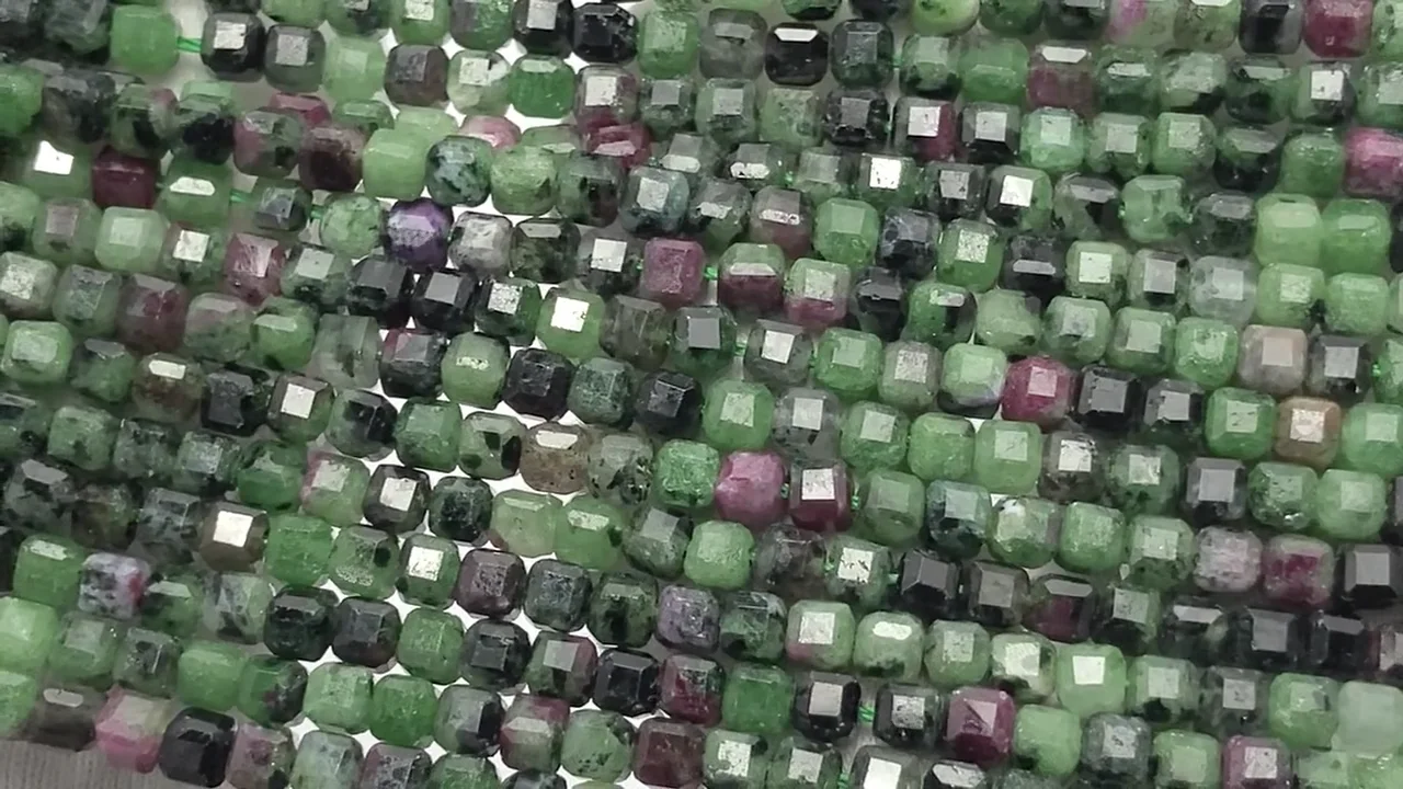 ルビーインゾイサイト キューブカット3×3×3mm 1連｜天然石ビーズの卸