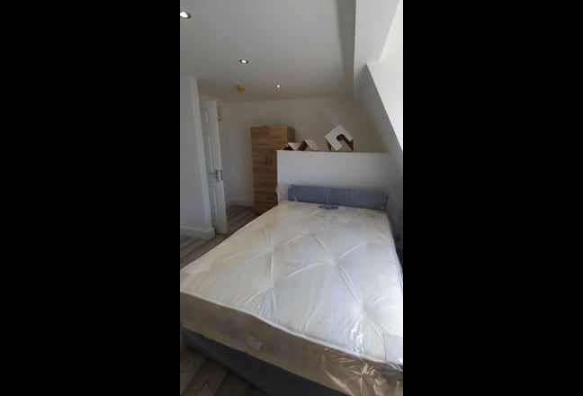🔥 Amazing Massive En-Suite Rooms 🛁 Main Photo