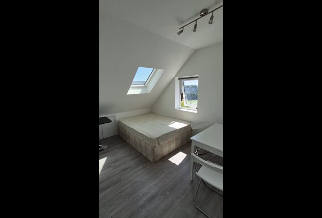 Spacious studio flat in Colindale Main Photo