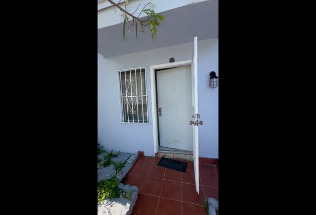 Private Room available in a shared townhouse Main Photo