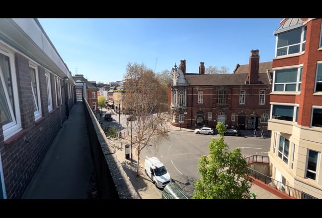 Enormous Room with Private Balcony & Amazing Views Main Photo