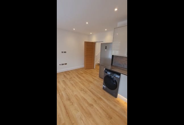 BRAND NEW - Luxury - 1 Double  Bedroom Main Photo