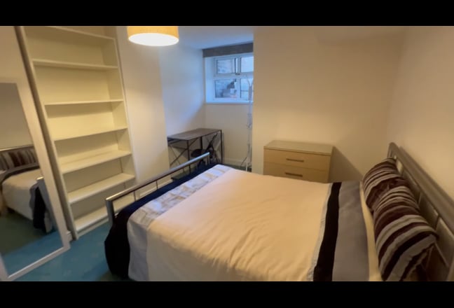 Spacious Double Room available Stockport Main Photo