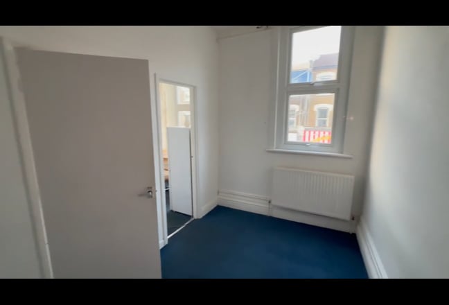 Large studio in Seven Sisters Main Photo