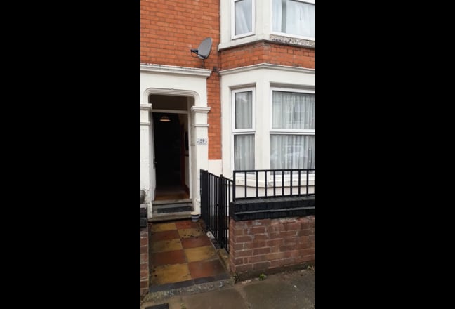En-Suite Room with Double Bed in Town Centre NN1. Main Photo
