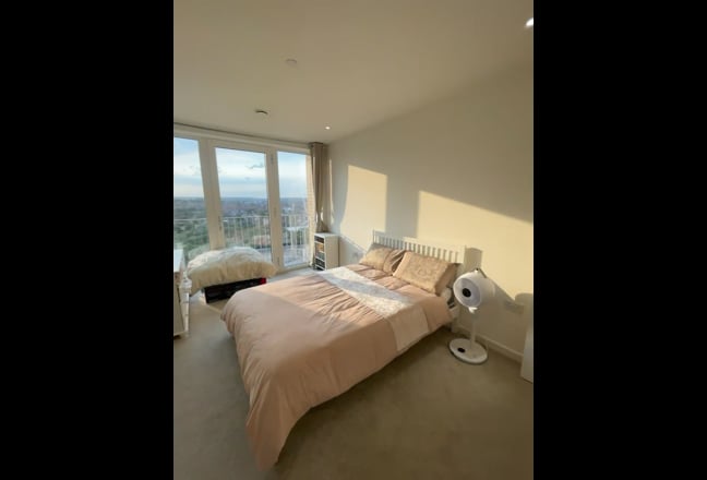 LARGE Luxury En-Suite double Room + GYM Access Main Photo