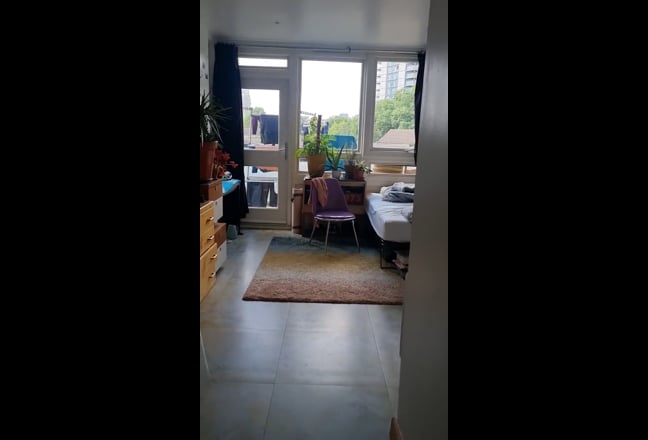 Spacious room in flatshare- short term sublet Main Photo