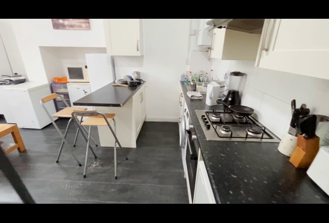 Double en-suite by Leeds university. Main Photo