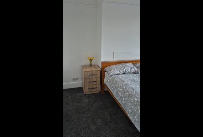 Large Room in Very Nice House inc bills and Wifi Main Photo