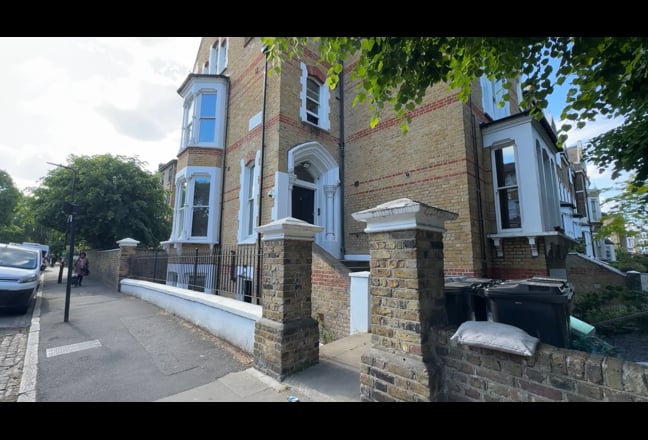Video 1: Open-plan kitchen/livingroom