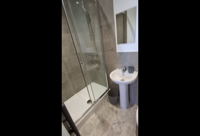 Beautiful, central, modern & friendly shared house Main Photo