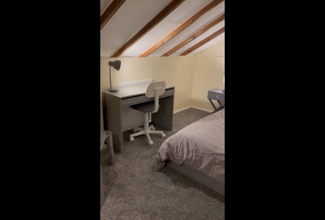 Large, beautifully furnished loft room  Main Photo