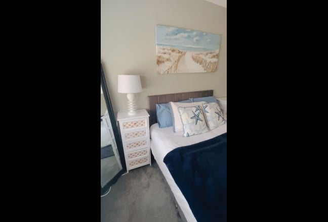Room Available – Ideal for Professional Main Photo