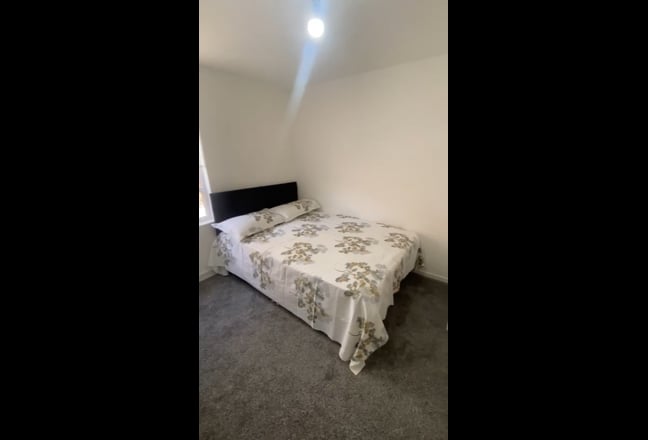 🏡 Newly Renovated Couple Room for Rent  Main Photo